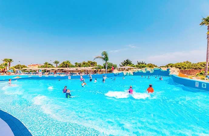 //www.jet2holidays.com/-/media/assets/product images - custom overview groups/mah/lago/mah_315_roc_lago_park_apartments_0719_04.jpg